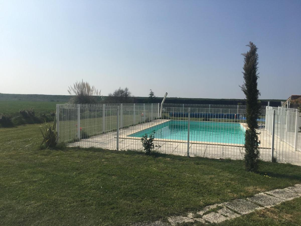 Studio Avec Piscine Beauvoir-sur-Mer Exterior foto